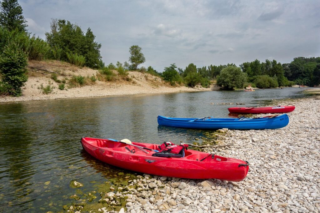 canoe-3643113_1280